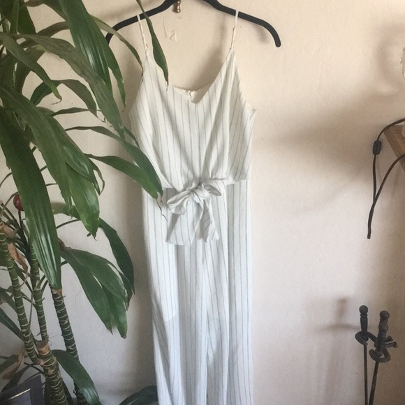4/$25 Light beachy jumpsuit - Picture 6 of 7